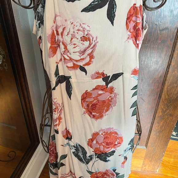 Roe + Mae Dresses & Skirts - Peach & floral short dress